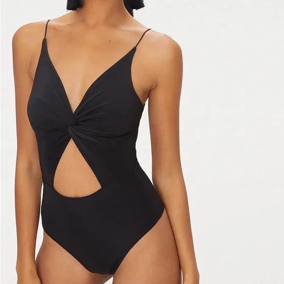 ☀️ NWT PrettyLittleThing Slinky Twist Front Bodysuit - Picture 3 of 6